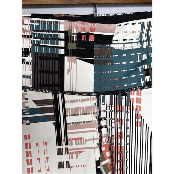 Victoria Sport Medium Multicolor Knockout Capri Leggings Womens - Picture 4 of 8